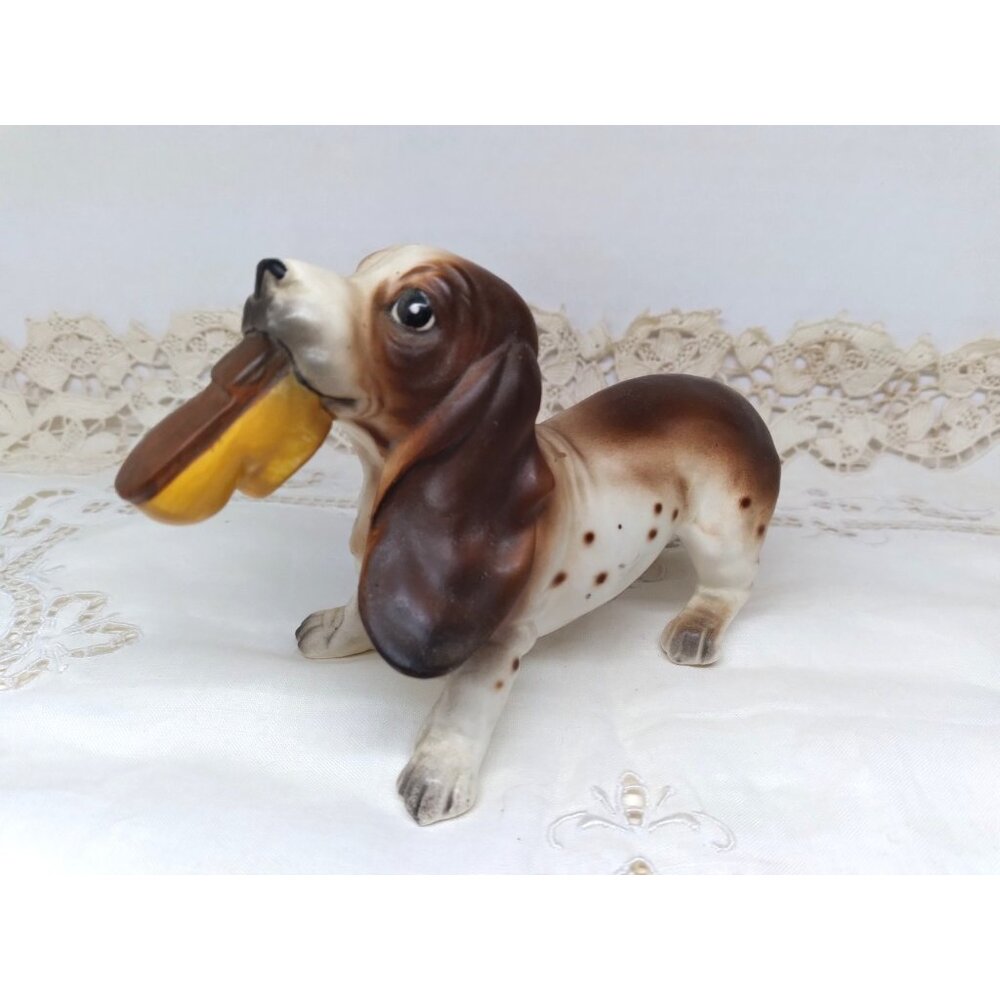 Josef Originals Basset Hound Dog Puppy Shoe in Mouth Vintage 3.25 x 5.5 Inches